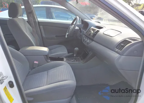 2005 Toyota Camry Le/Xle/Se z USA, uszkodzony, nr VIN 4T1BE30K65U534824